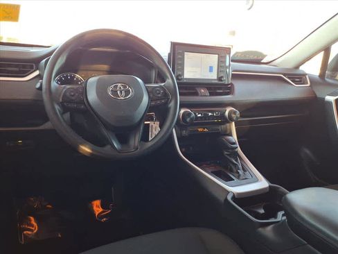 Used 2021 Toyota RAV4 LE image 9