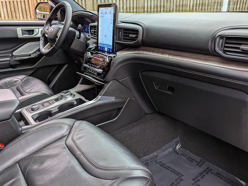 Used 2022 Ford Explorer Platinum w/ Equipment Group 601A image 40