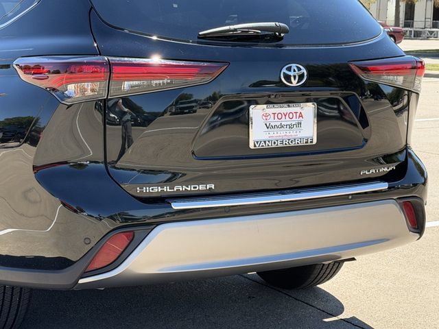 Used 2024 Toyota Highlander Platinum FWD image 6
