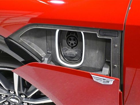 Used 2024 Cadillac Lyriq Sport image 10