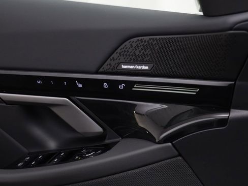 New 2026 BMW 530i xDrive w/ Executive Package AWD/4WD image 8