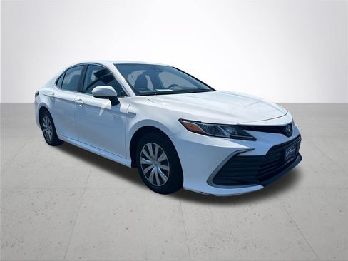 Used 2021 Toyota Camry LE FWD image 5