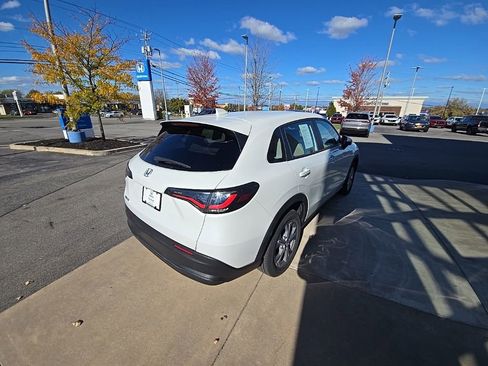 Certified 2023 Honda HR-V LX image 3