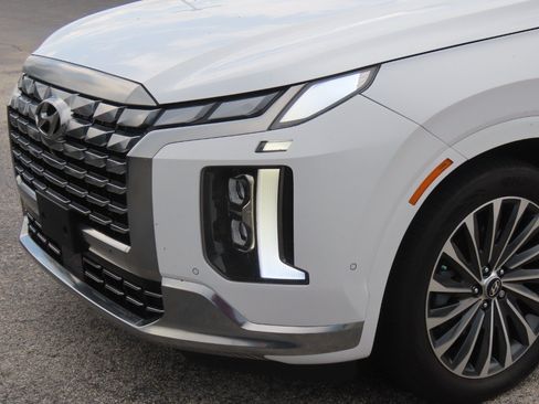 Used 2025 Hyundai Palisade Calligraphy FWD image 3