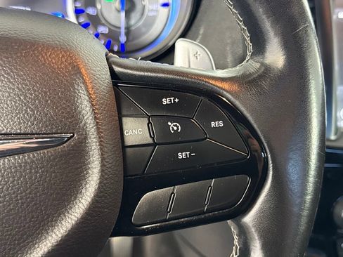 Used 2018 Chrysler 300 S w/ 300S Premium Group AWD/4WD image 19
