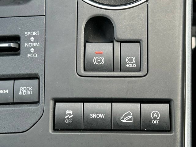 Used 2022 Toyota Highlander XLE AWD/4WD image 70
