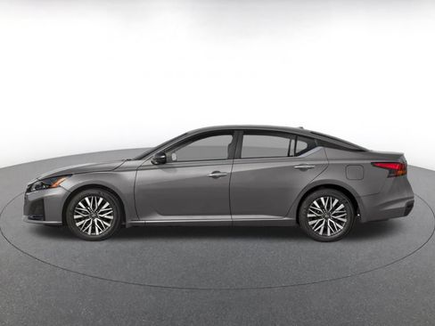Used 2025 Nissan Altima 2.5 SV FWD image 10