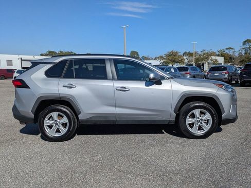 Used 2021 Toyota RAV4 XLE w/ Convenience Package image 3