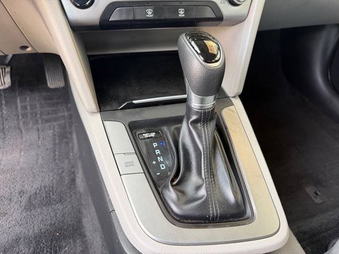 Used 2018 Hyundai Elantra SE FWD image 30