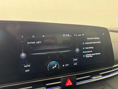 Used 2025 Hyundai Elantra Limited FWD image 22