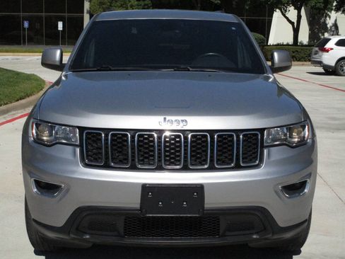 Used 2017 Jeep Grand Cherokee Laredo image 5