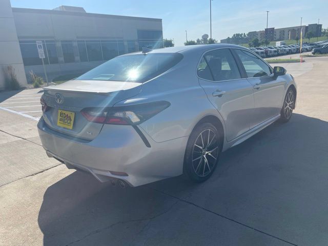 Used 2023 Toyota Camry SE FWD image 4
