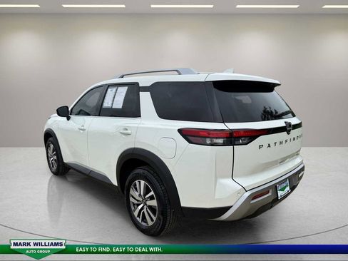 Used 2023 Nissan Pathfinder SL AWD/4WD image 19