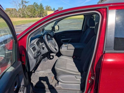 Used 2017 Nissan Titan SV RWD image 18