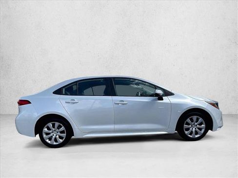 Used 2025 Toyota Corolla LE FWD image 5