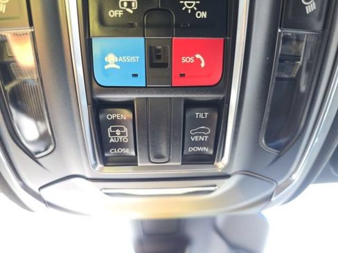Certified 2025 Jeep Grand Cherokee Altitude AWD/4WD image 26