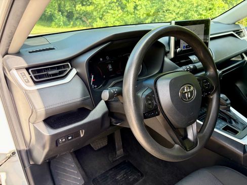 Used 2024 Toyota RAV4 XLE AWD/4WD image 13