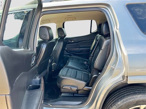 Used 2023 GMC Acadia Denali image 25