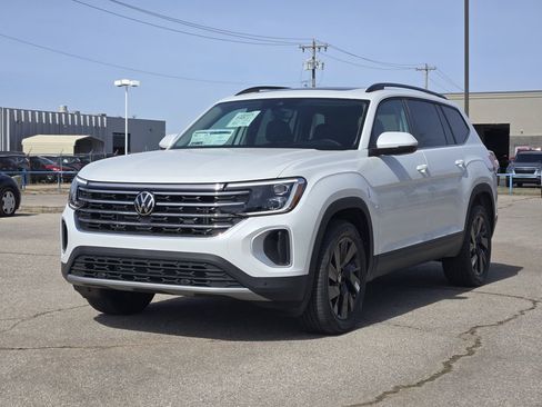 New 2026 Volkswagen Atlas SE image 2