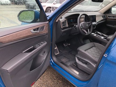 Used 2025 Volkswagen Atlas SEL Premium R-Line image 10