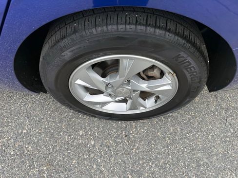 Used 2023 Hyundai Elantra SE w/ Preferred Accessory Package FWD image 12
