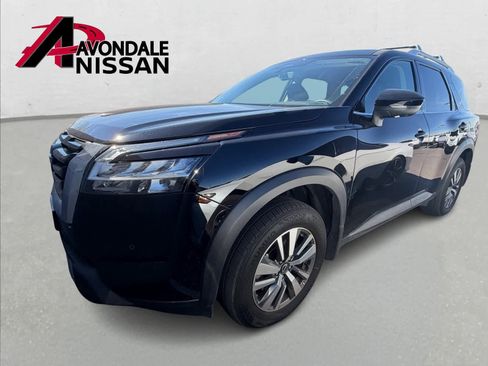 Certified 2024 Nissan Pathfinder SL image 2