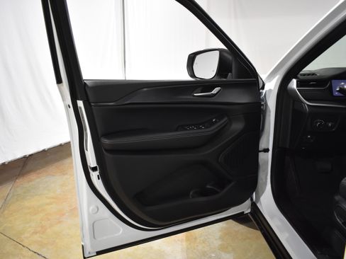 New 2025 Jeep Grand Cherokee Laredo X image 13