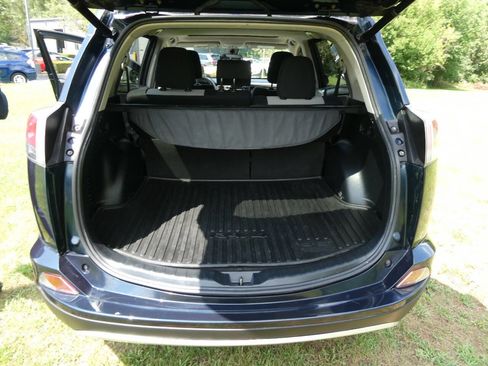 Used 2018 Toyota RAV4 XLE image 7