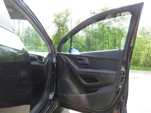 Used 2022 Chevrolet Trax LT AWD/4WD image 12