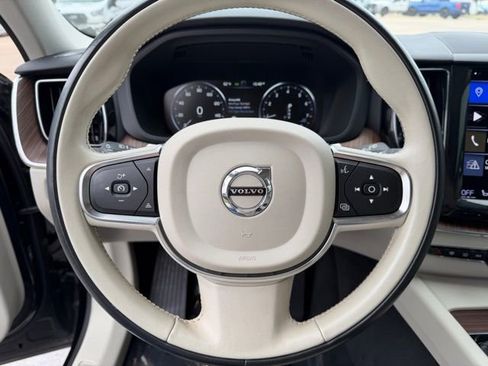 Used 2021 Volvo XC60 T5 Momentum w/ Climate Package image 13