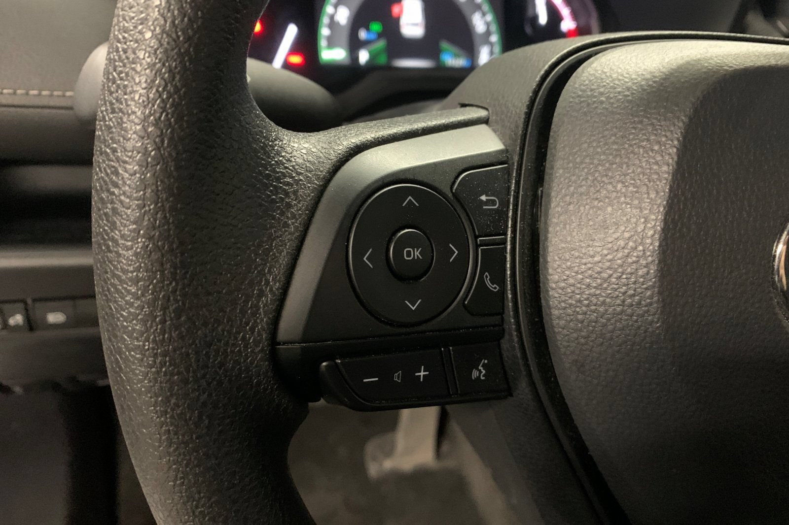 Used 2025 Toyota RAV4 LE AWD/4WD image 27