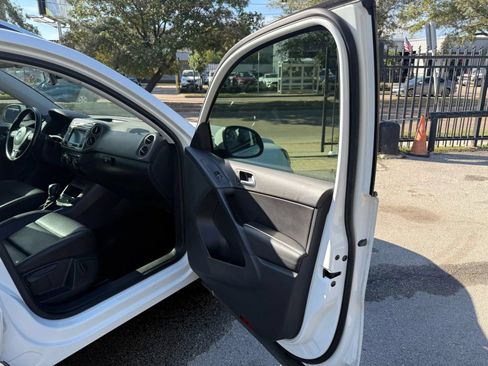 Used 2017 Volkswagen Tiguan Wolfsburg Edition FWD image 12