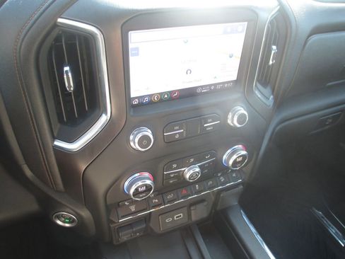 Used 2022 GMC Sierra 3500 AT4 w/ AT4 Preferred Package AWD/4WD image 29