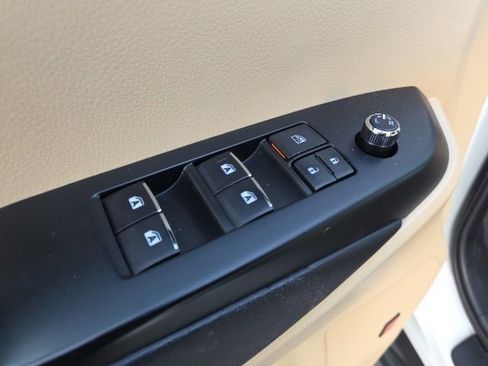 Used 2018 Toyota Highlander Limited Platinum image 25