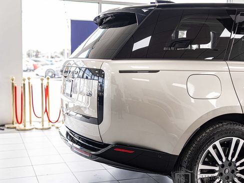Used 2023 Land Rover Range Rover SE AWD/4WD image 15