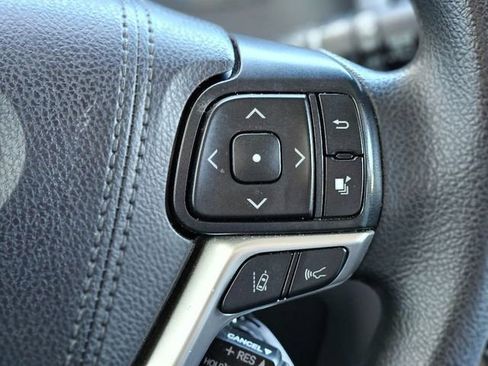 Used 2020 Toyota Sienna L image 18