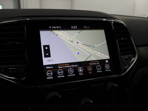 Used 2020 Jeep Grand Cherokee Altitude AWD/4WD image 11