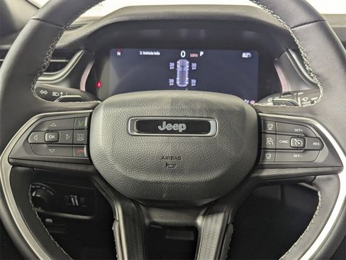 New 2025 Jeep Grand Cherokee Altitude image 18