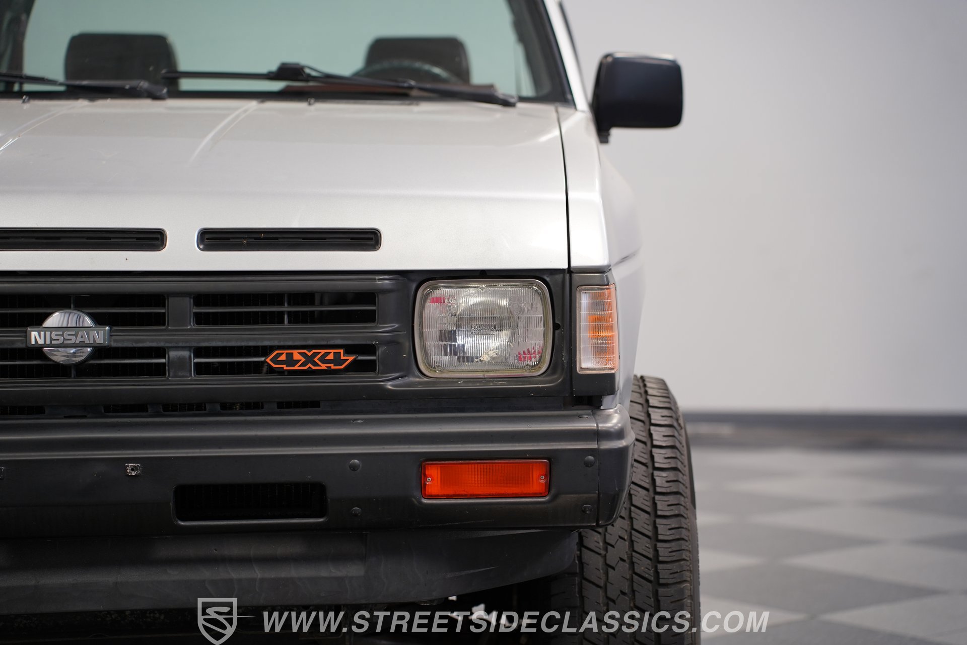 Used 1990 Nissan Pickup 4x4 Regular Cab image 21