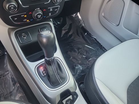 Used 2019 Jeep Compass Latitude FWD image 20