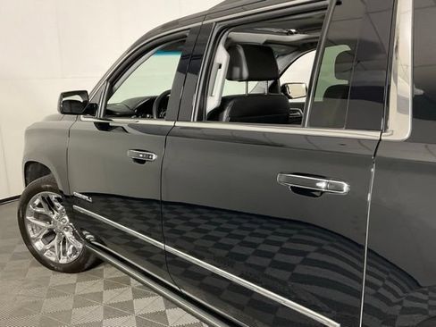 Used 2020 GMC Yukon XL Denali w/ Denali Premium Package AWD/4WD image 38