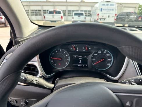 Used 2021 Chevrolet Equinox LS w/ LS Convenience Package FWD image 9
