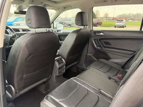Used 2018 Volkswagen Tiguan SEL Premium image 25