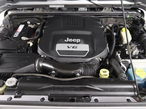 Used 2013 Jeep Wrangler Unlimited Sahara image 43