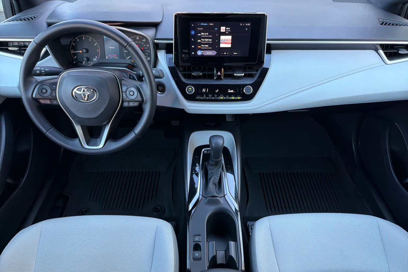 Used 2026 Toyota Corolla SE FWD image 3