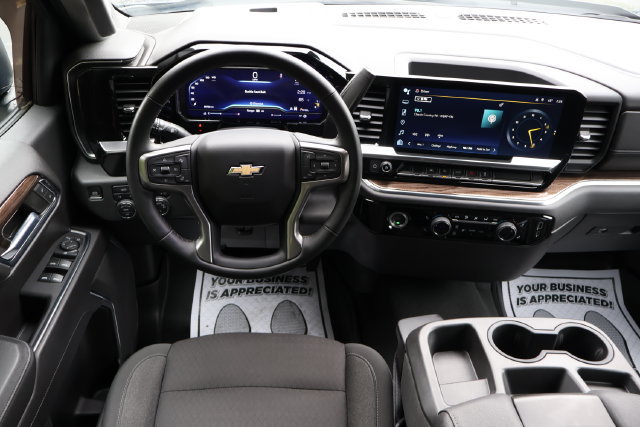 Used 2023 Chevrolet Silverado 1500 LT AWD/4WD image 6