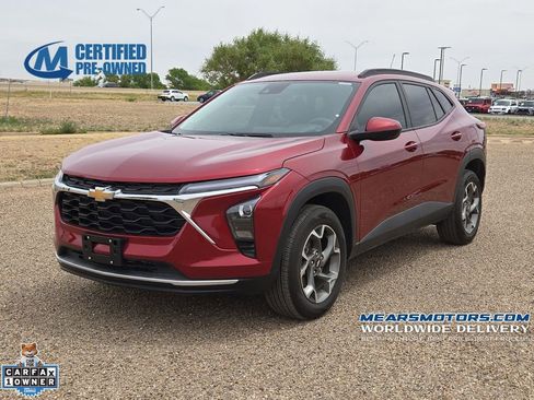 Used 2025 Chevrolet Trax LT FWD image 1