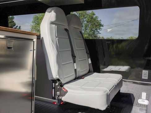 Used 2025 Mercedes-Benz Sprinter 2500 image 94