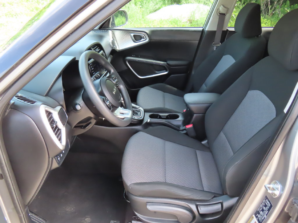 Used 2024 Kia Soul LX w/ Option Group 015 FWD image 21