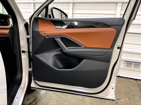 New 2026 Volkswagen Tiguan SEL R-Line AWD/4WD image 31